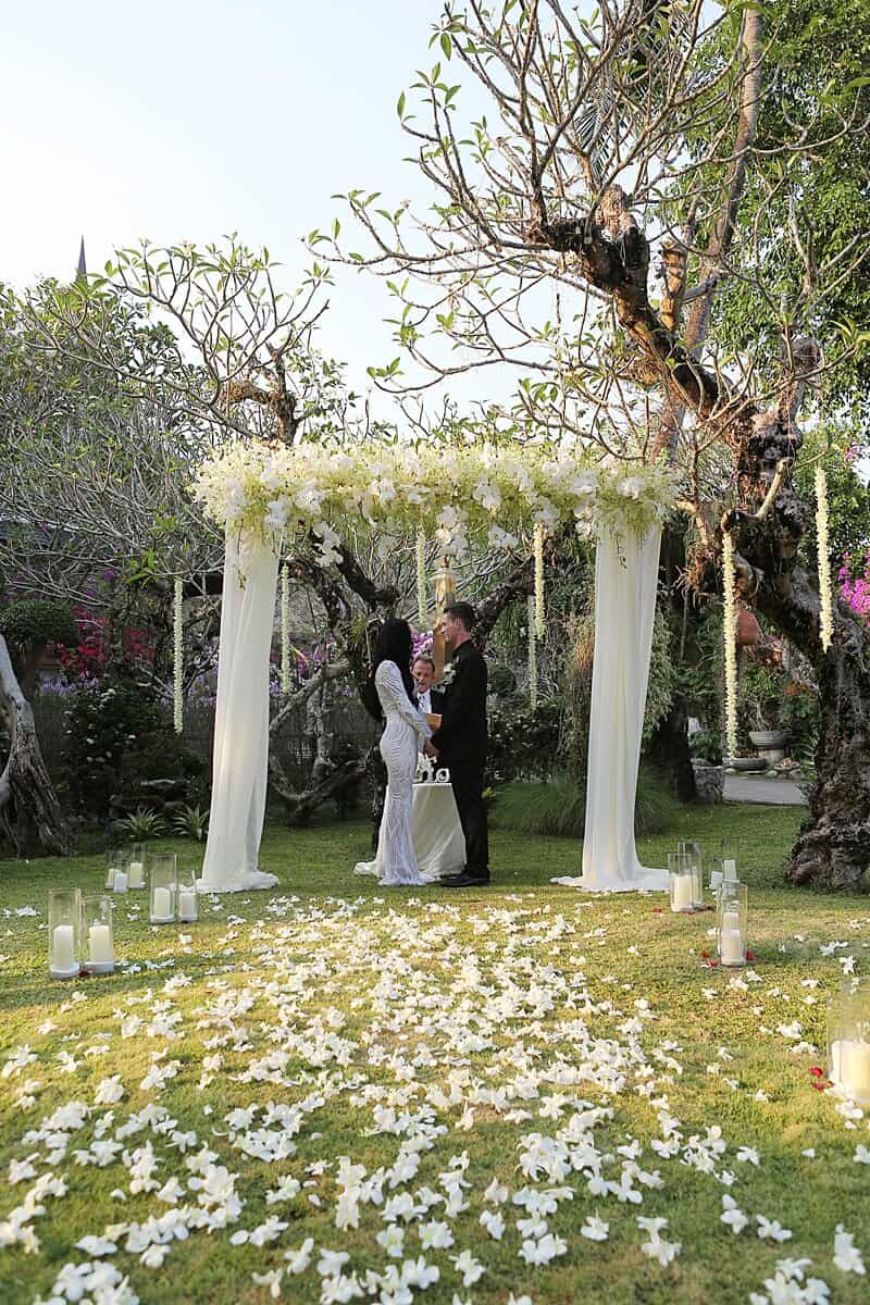 Jacklyn & Alex wedding at Thavorn Beach Villa Resort, Phuket — March 2018 (image 20 of 41)